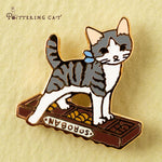 Pottering Cat | 徽章〔物件系列〕 - Nekos Cube 方塊貓 | 荃灣貓Cafe